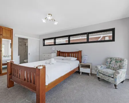 KozyGuru | Blacktown | Peaceful 3B House Hotels in Blacktown