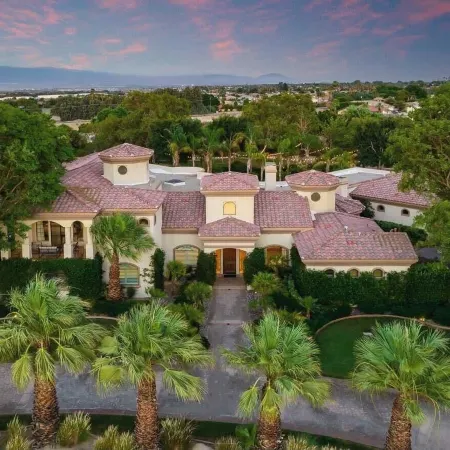Villa Verbena by Avantstay Expansive Estate w/ B-Ball Court, Pool/Spa & Entertainer's Yard