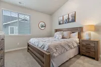 | Hounslow way | Elegant 2 bedroom townhome | Namp Hotels in Nampa