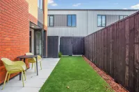 Urban Vogue Escape with Parking- Air-con Hotels in Ellerslie