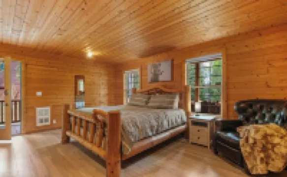 30 Min to Jackson Hole • Alpine Retreat • Hot Tub • Sleeps 12