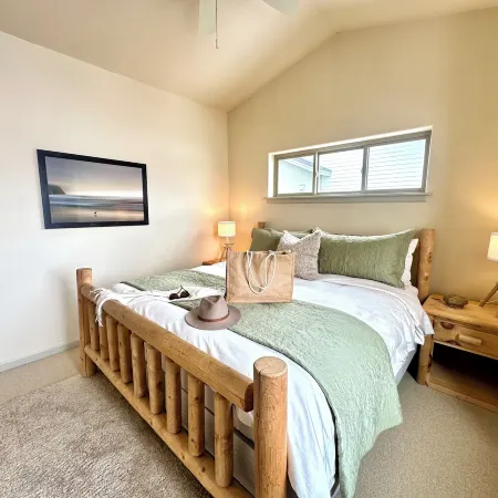 Modern Rustic 3 Bedroom with Pool and Hot Tub Отели в г. Хейли