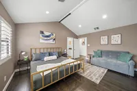 The Kirby Retreat–Luxe Stay w/ Heated Pool, King Size Beds, Garage & Games
