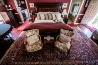 The Williamsburg Cottage at Valley Glen...your romantic mountain getaway