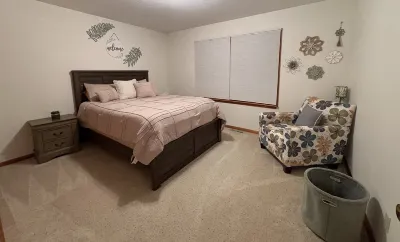 Live & Love Life on the Lake at Sunset Peak! Hotels near Grandview Bend