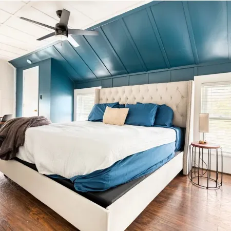 Lakefront Family Getaway
