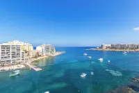 Seafront Penthouse Triplex- Roof Terrace & Hot Tub