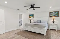 Charming, Fully Renovated  3bd/2bth house in awesome Vero Beach. Dogs welcome!