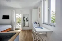Studio Apartments Yucca, 2-Min to the Beach and 5 to Trogir - アパートメント