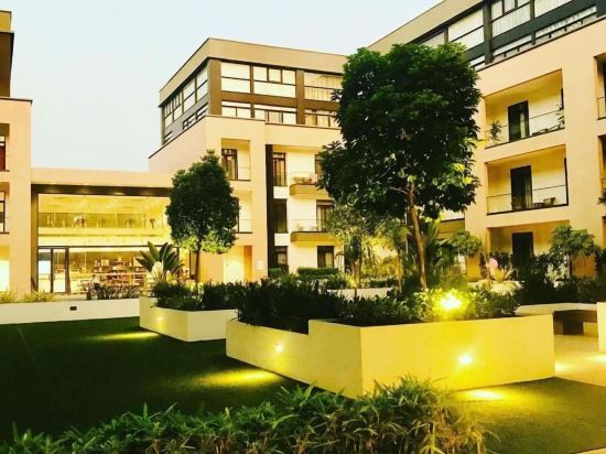 Golden Breeze Suites