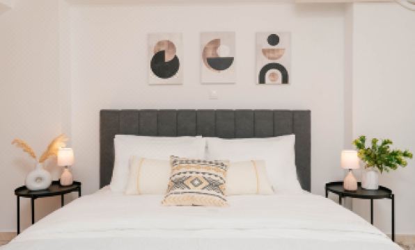 Phaedrus Living: Cozy Flat Koukaki