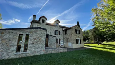 Auberge de Jeunesse HI Millau la Maladrerie Hotels in Saint-Jean-d'Alcapies