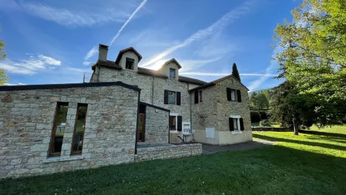 Auberge de Jeunesse HI Millau la Maladrerie Hotel di Saint-Jean-d'Alcapies