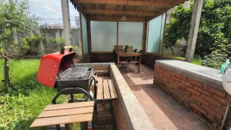 Kalpazo Tirana Vila 313 Отели рядом с достопримечательностью «Postbllok - Checkpoint Monument»