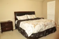 Spacious 5-bedroom home with WiFi, AC, Smart TV, in nice Sugar Land neighborhood Hotels near Brightwater Park