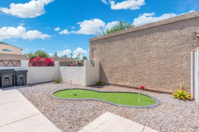 Button Bungalow Hotel a Mesa