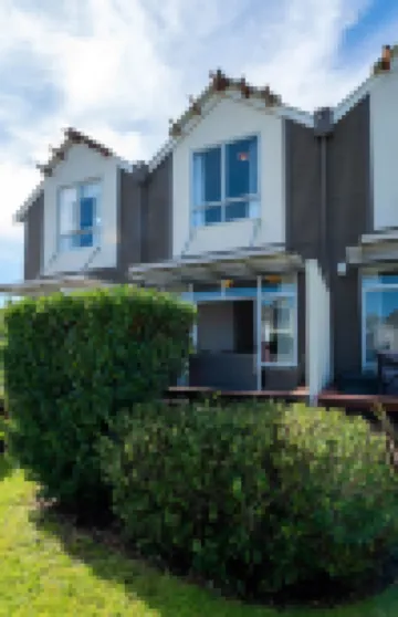 Relax At The Bach - Resort Style Living Hotels in 