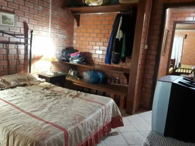 HOUSE OF HAPPINESS NEAR THE SEA Hotel in zona Camping Lagoa e Mar