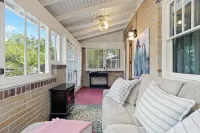 Spacious Sloan’s Lake Stay - Luxury - Fire Pit - Dogs - EV - Bidet - Desks