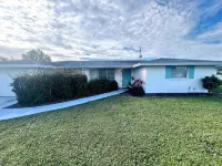 Updated Tranquil 2-bedroom heated pool  house in Venice FL, close to Beaches.
