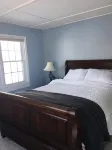 Year Round Lake Front Cottage on Quiet Cove on Webster Lake