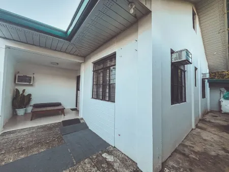 4BR peaceful entire vacation home at Vigan City Отели рядом с достопримечательностью «Hidden Garden»