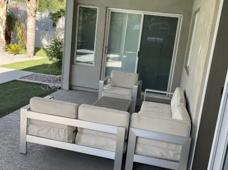 Luxurious modern 4-bedroom home w/ pool & hot tub Отели рядом с достопримечательностью «Ботанический сад города Финикс»