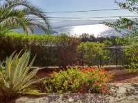 Nice studio, spacious, air-conditioned, near village, sea view in small residence. Hotels in Cargèse
