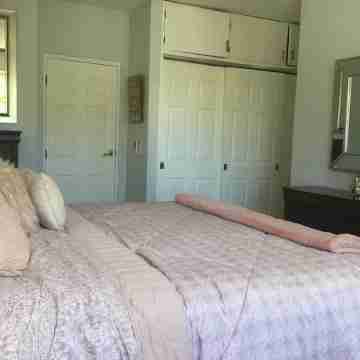 Gorgeous house in a neighbourhood surrounded by palm trees. Rooms