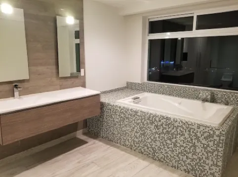 Marvelous Views of Coastline Islands & City... Best Location