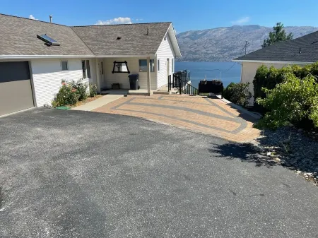 3 Br Upper Floor with Massive Lake View