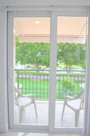 New Miami Townhouse On Lake For Families SU 3Bd, 1Bth, 5 Per