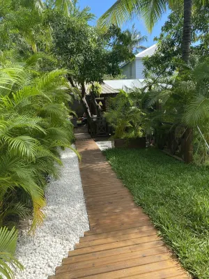 Bungalow and zen terraces nestled in an exotic garden near the lagoon Hotels in L'Ermitage-Les-Bains