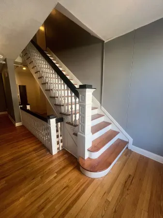 Lovely Historic downtown 2 BR Отели рядом с достопримечательностью «Академи Сентер оф Артс»