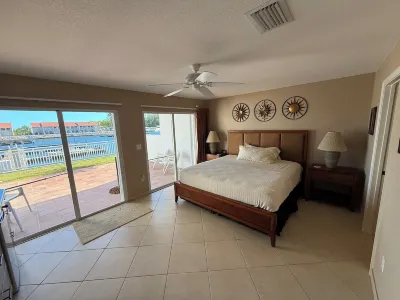 Luxury 3-Bedroom Condo in Bimini with Stunning Views & Modern Amenities Hotel a 