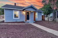 Cozy Downtown Cottage Hotel in zona University of California, Merced