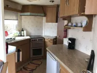 Static Caravan with Decking porch, Quiet and Remote, with car parking. Hotels in Cumnock