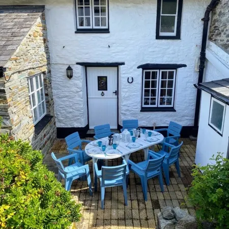 Charming  Listed Thatched Cottage with parking and short walk to sandy beach .