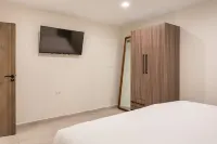 Rooftop Pool w/Lounge Area-2 BRM Apt-sleeps 4 U2