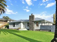 The Publican's, Whitianga. BEST LOCATION  Beach and Town at your doorstep