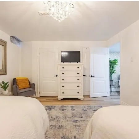 STUNNING & SPACIOUS 1 BEDROOM OASIS Отели в г. Брамптон