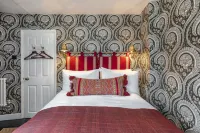 Spacious Luxury Georgian Townhouse in the heart of Bath