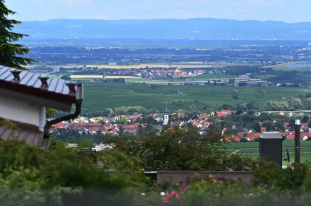 Magnificent distant view Отели в г. Нойлайнинген