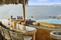 Private Infinity Pool Villa, Amazing Ocean Views, Sunsets, Palapa Bar & More!