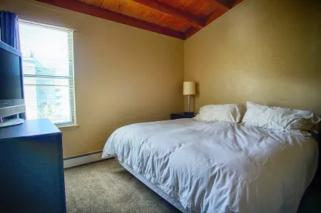 Top floor with mountain views