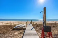 7 Bedroom - Gulf Front W/ Private Pool - 4 Kings, 9 Twins, 1 pull out