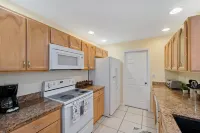 Tropical Palm Oasis - Cozy Private Heated Pool Home!