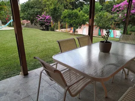 Experience tranquillity at Chácara Bicho Preguiça: your perfect natural refuge! Отели в г. Майринки