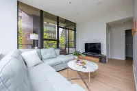 Free Parking - Luxury City Living