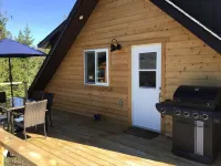 Cozy carriage house apartment with gorgeous Mount Ida views.